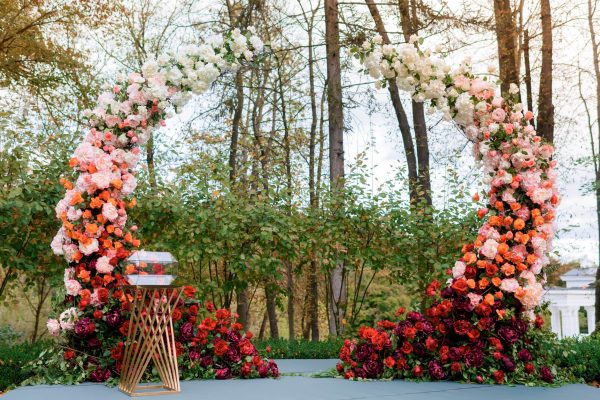 front-view-rich-arch-decorated-with-adorable-fresh-roses-flowers-min